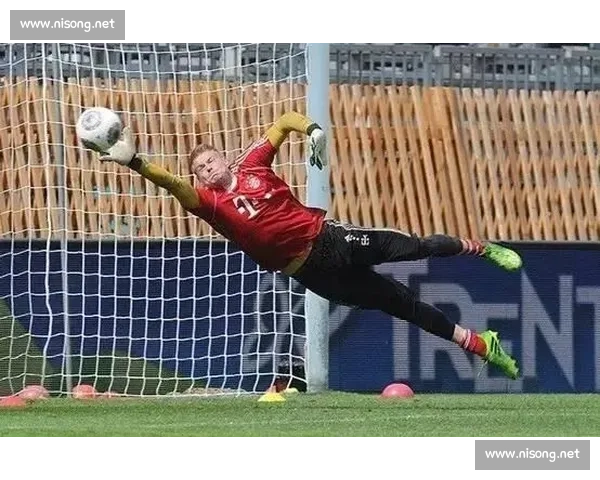 门将扑救技巧与心理素质分析 盘点世界级门将的关键扑救瞬间